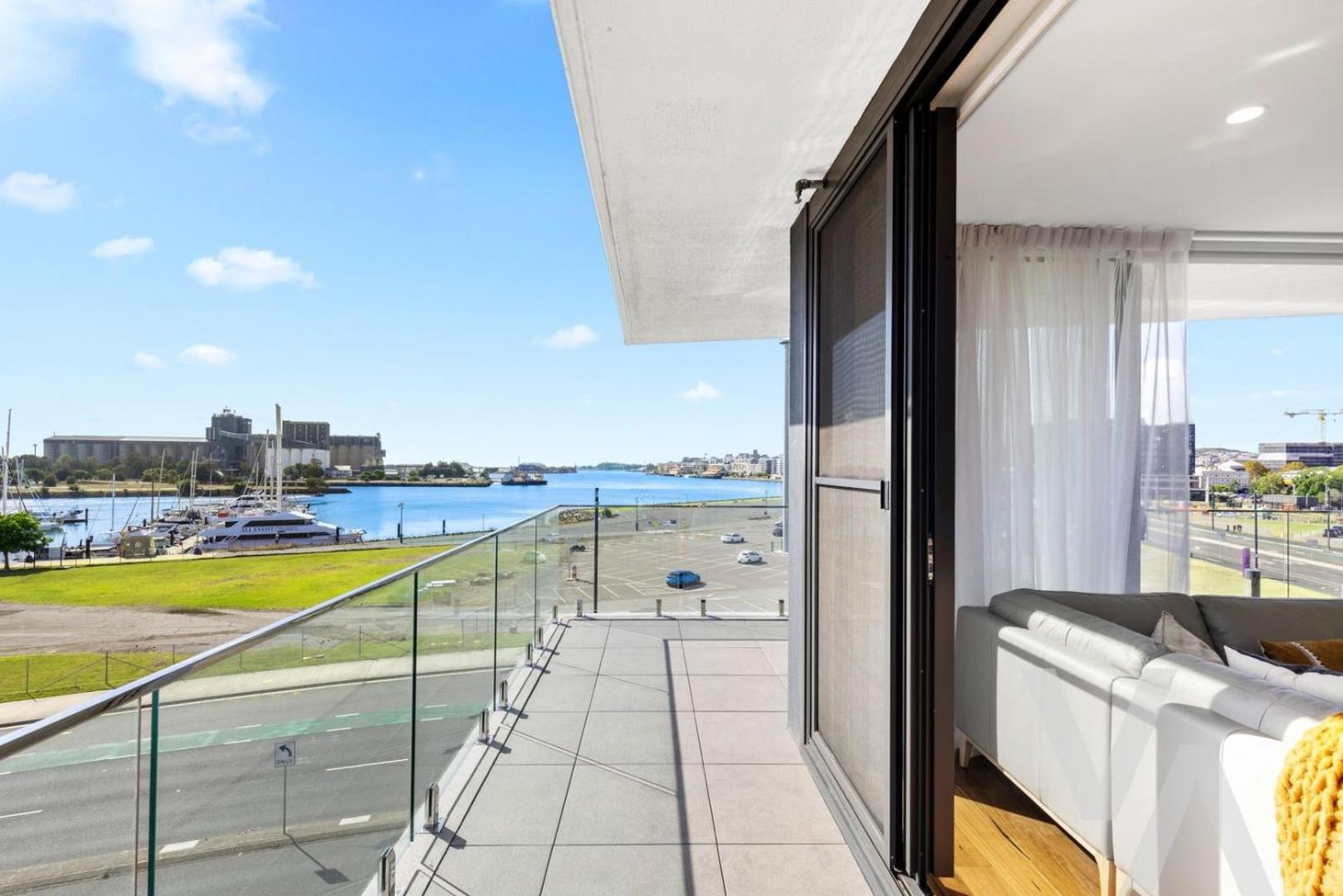 Harbour Towers, Newcastle'S Elite Apartment Stays, Free Parking & Tram Access Esterno foto